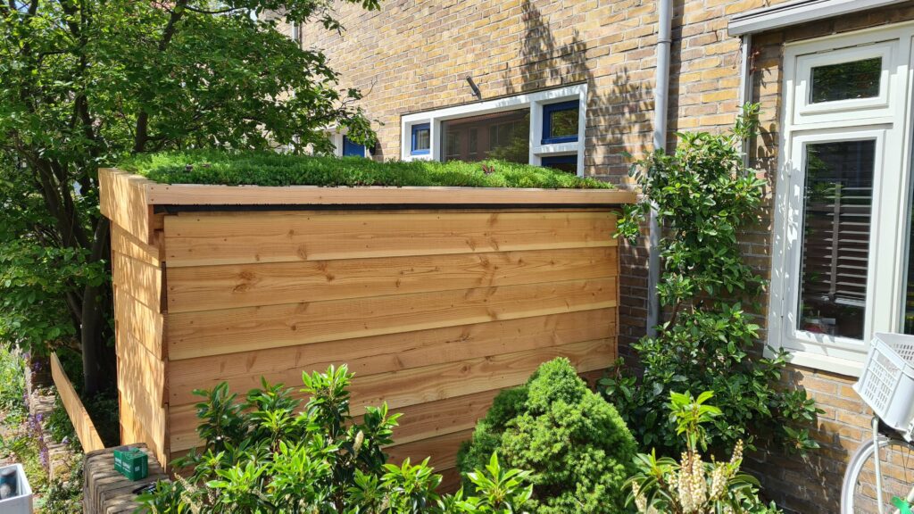 Fietsenschuur met sedumdak