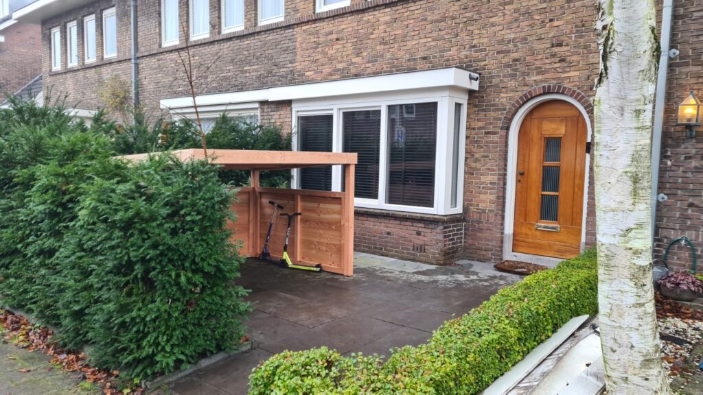 Fietsenschuur voortuin in Utrecht