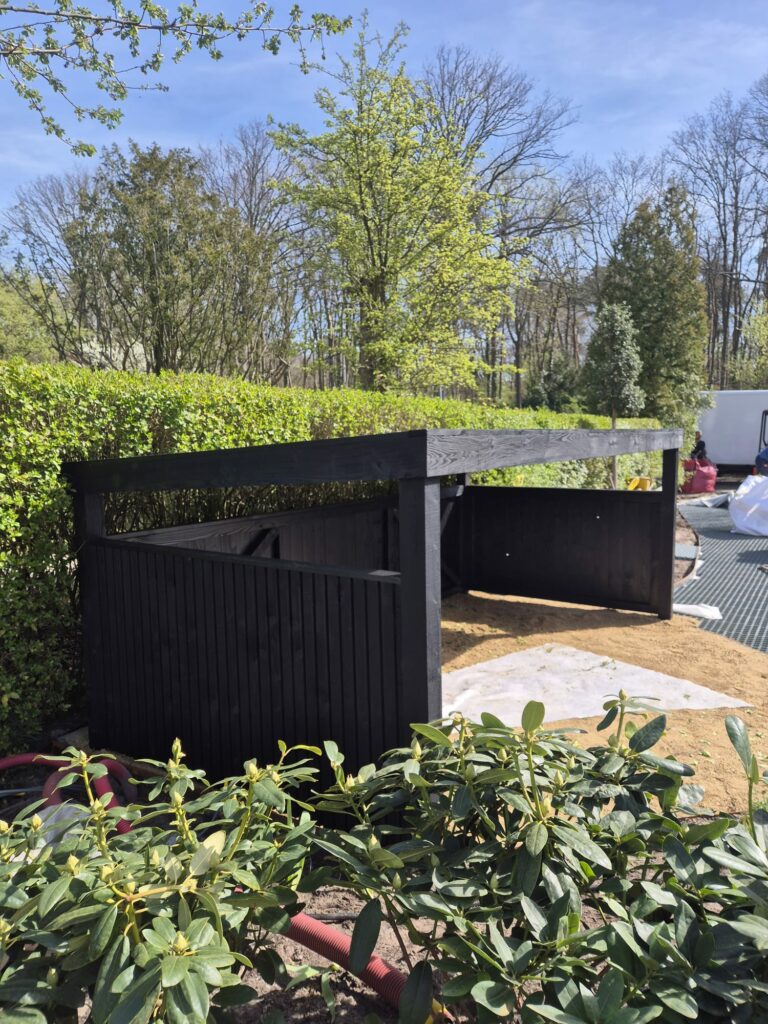 Fietsenschuur van hout in Aerdenhout