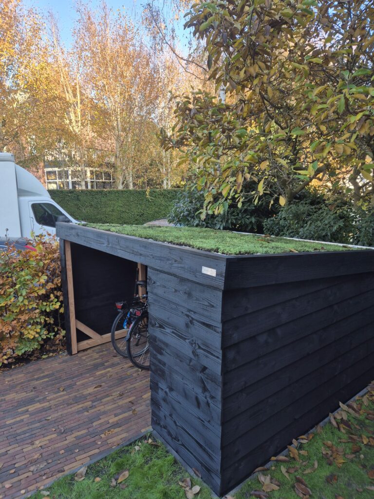Fietsenberging met sedumdak in Bloemendaal - MYWOOD