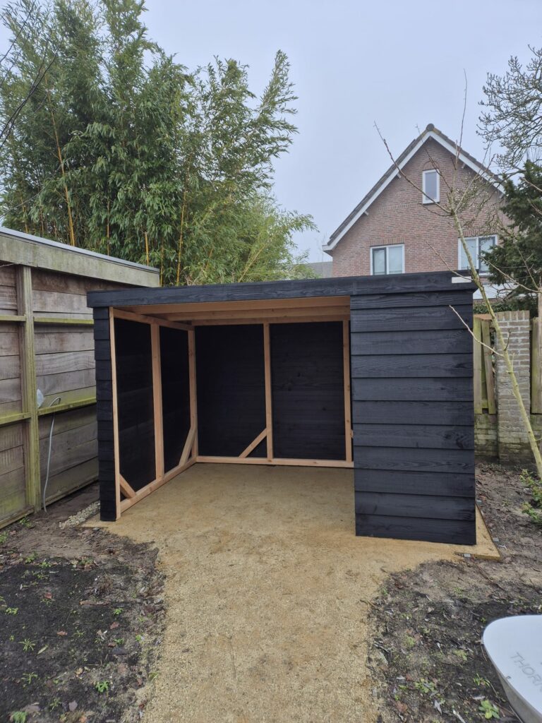 Fietsenschuur met containeropslag in 's-Hertogenbosch