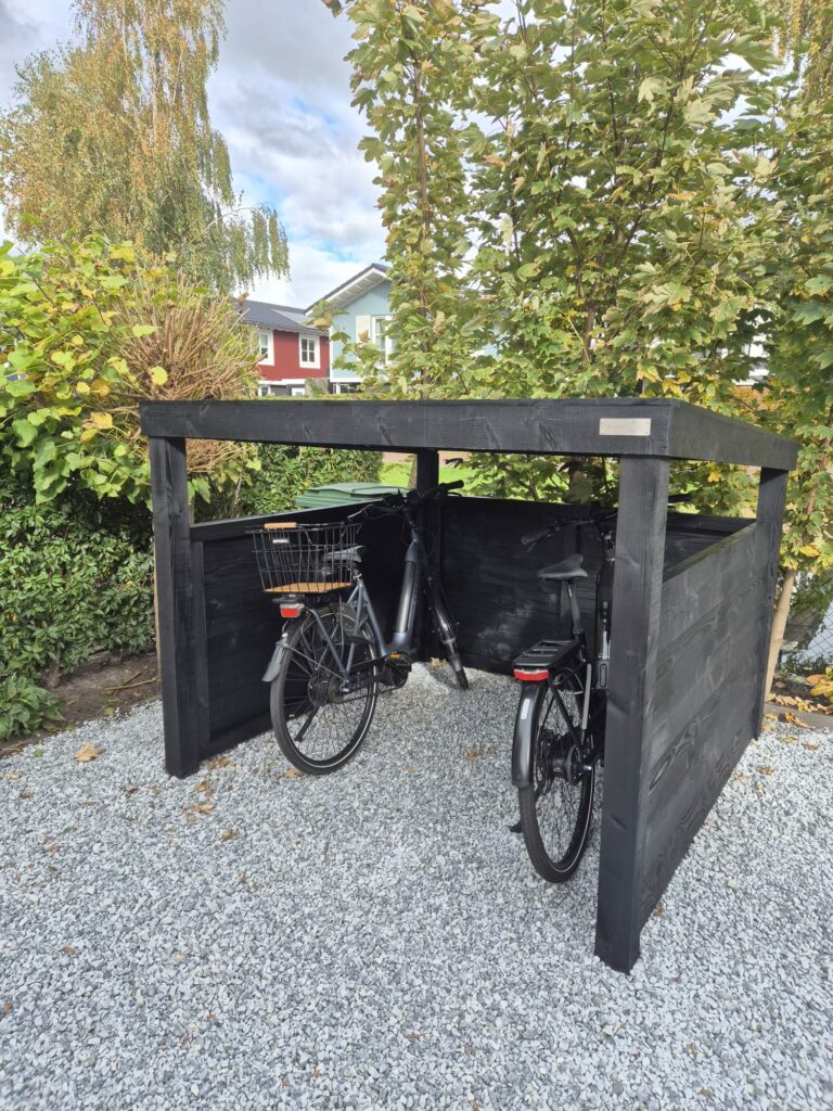 Houten fietsenschuur in Aalsmeer