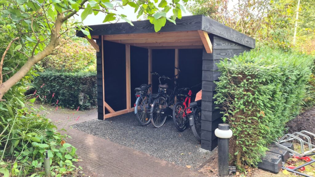 Luxe fietsenschuur met sedumdak - MYWOOD