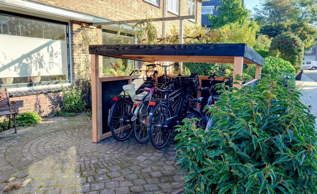 Fietsenberging voor 4 fietsen Oestgeest