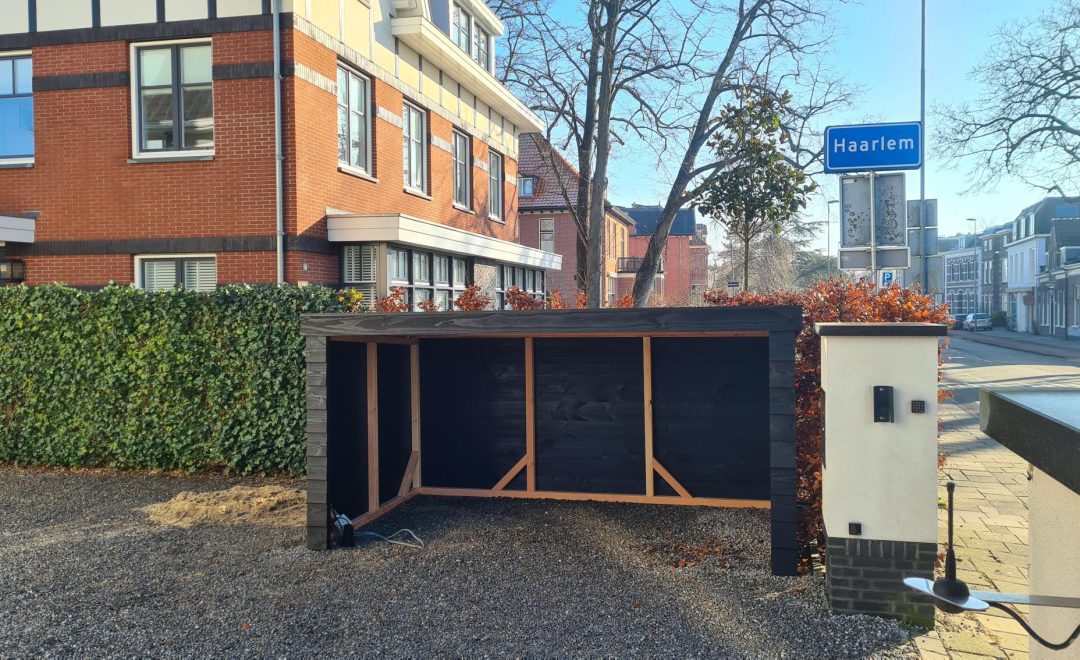 Fietsenschuur douglashout zwart
