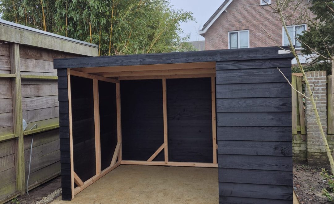 Fietsenschuur met containeropslag in 's-Hertogenbosch