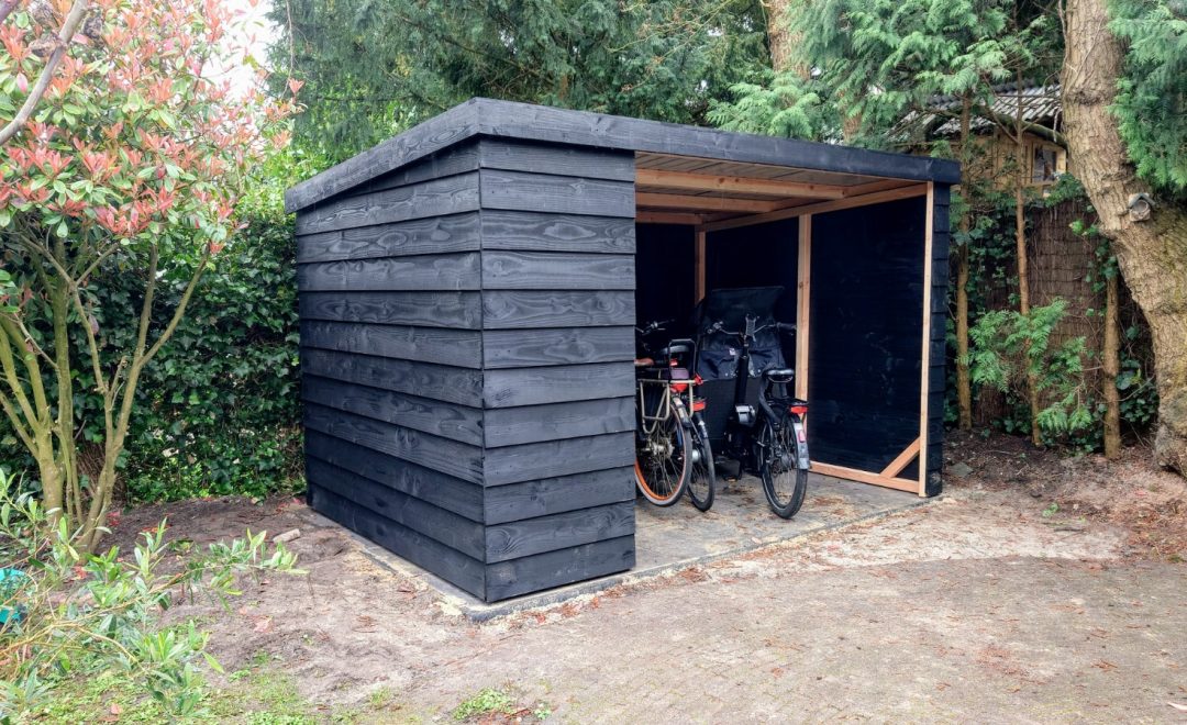 Grote fietsenschuur in Aerdenhout