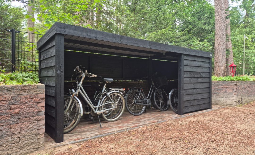 Maatwerk fietsenschuur van Douglashout - MYWOOD