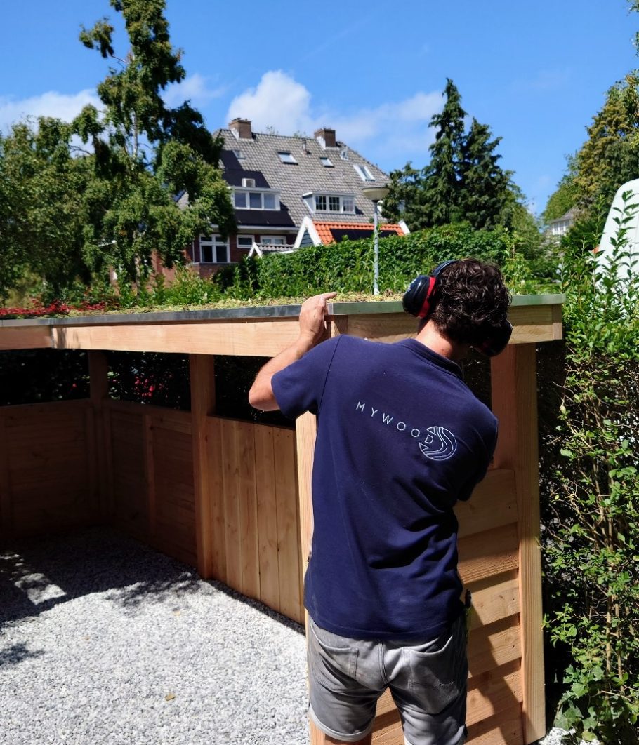 Mooie MYWOOD Maatwerkschuur. Op splitfundering. Op locatie binnen enkele uurtjes in elkaar gezet. Minimale bouwoverlast