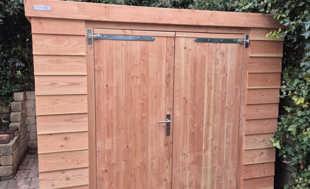 Tuinhuis met dubbele deur in Huizen