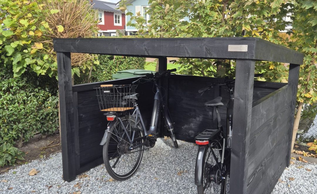 Houten fietsenschuur in Aalsmeer